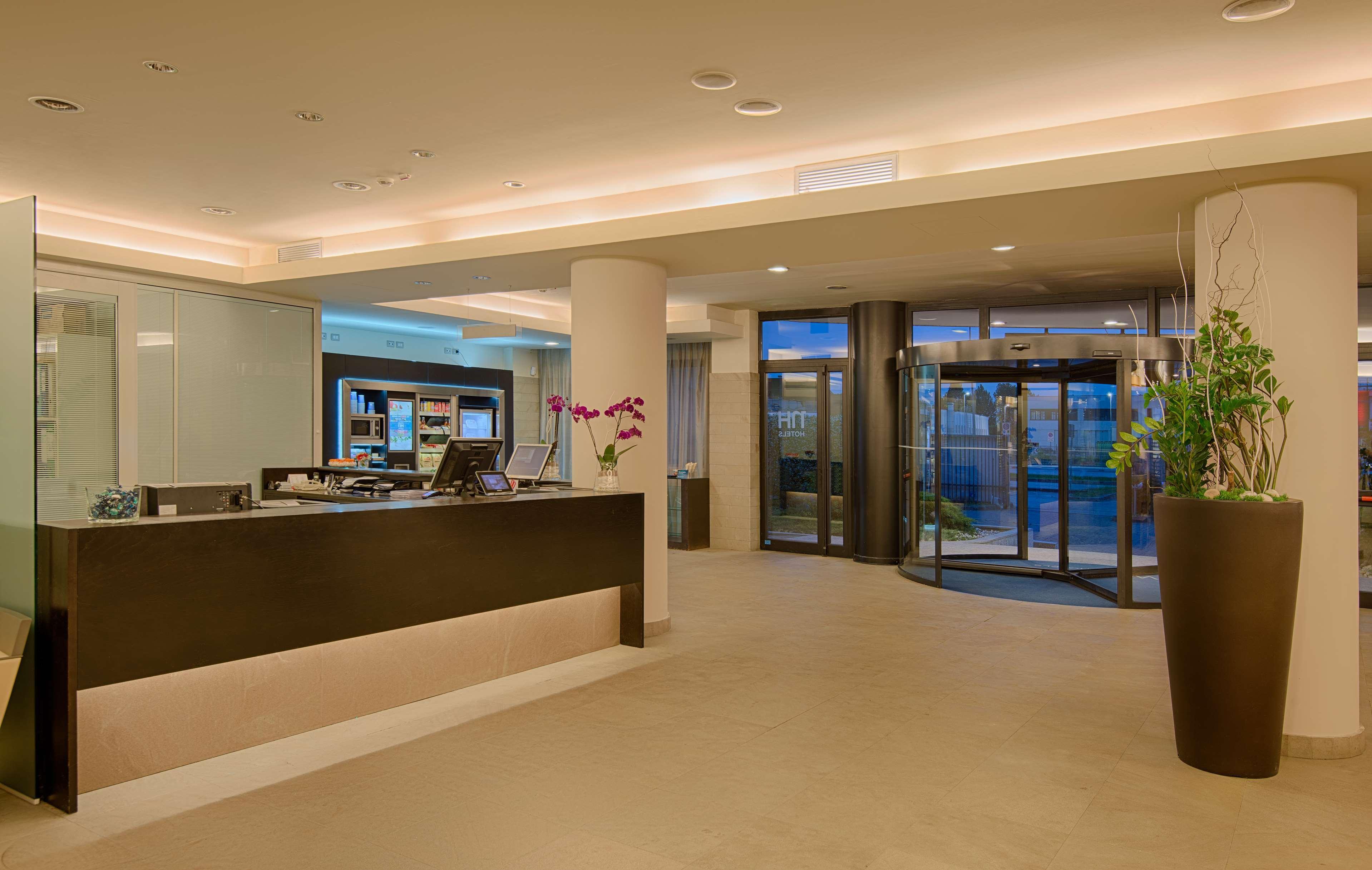 Nh Linate Hotel Peschiera Borromeo Bagian luar foto
