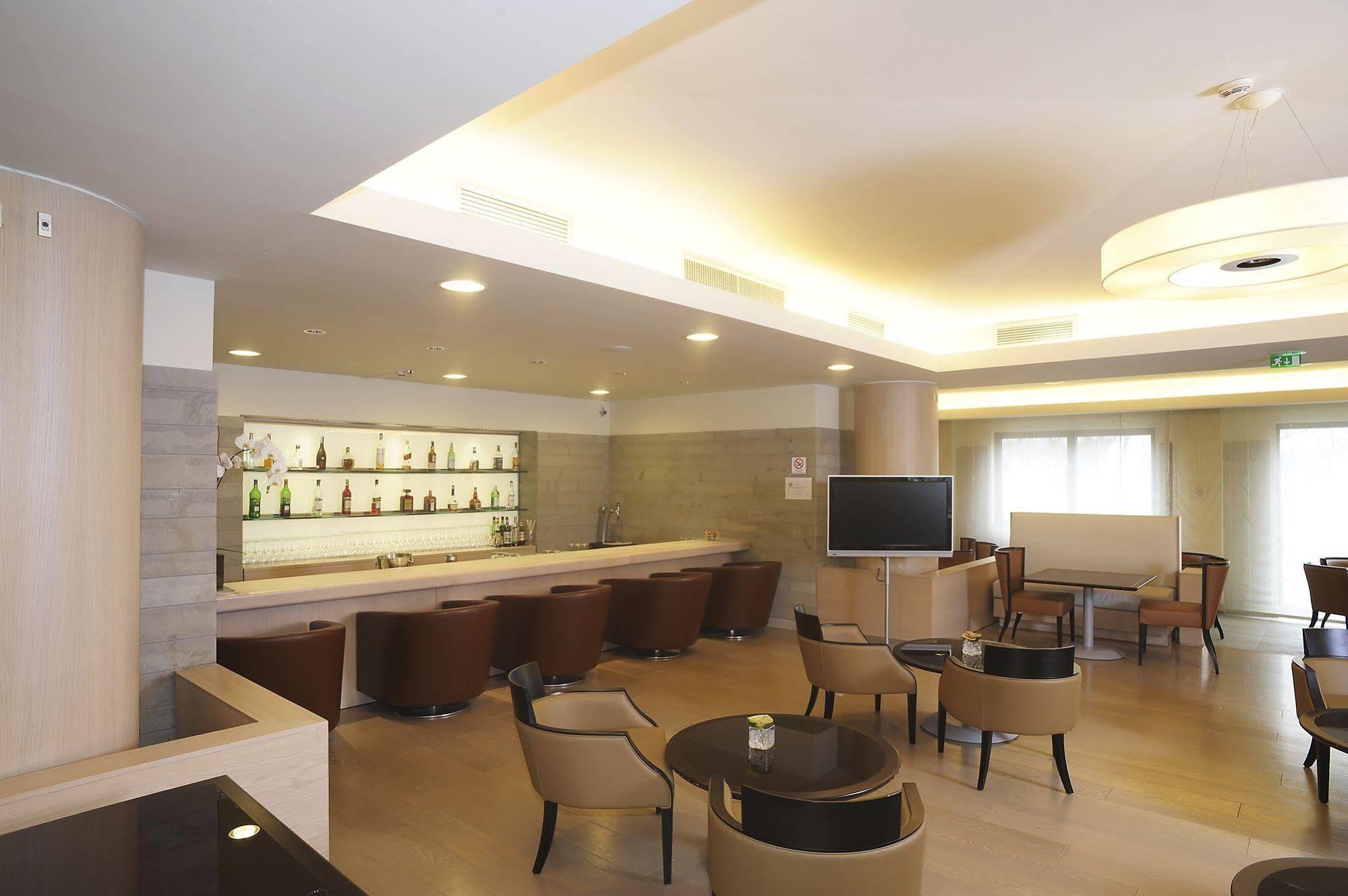 Nh Linate Hotel Peschiera Borromeo Bagian luar foto