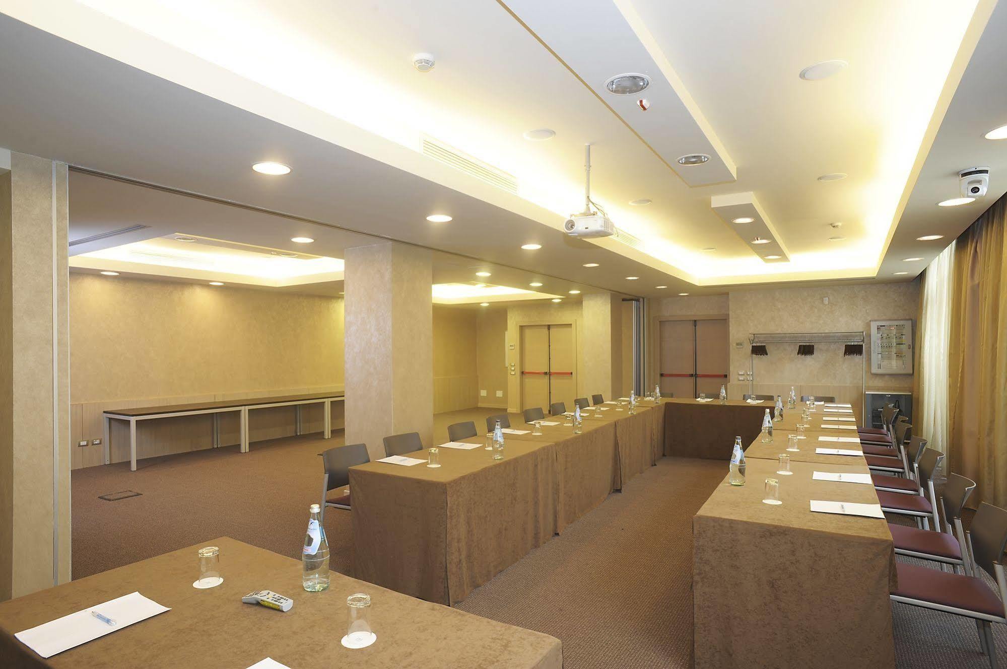 Nh Linate Hotel Peschiera Borromeo Bagian luar foto