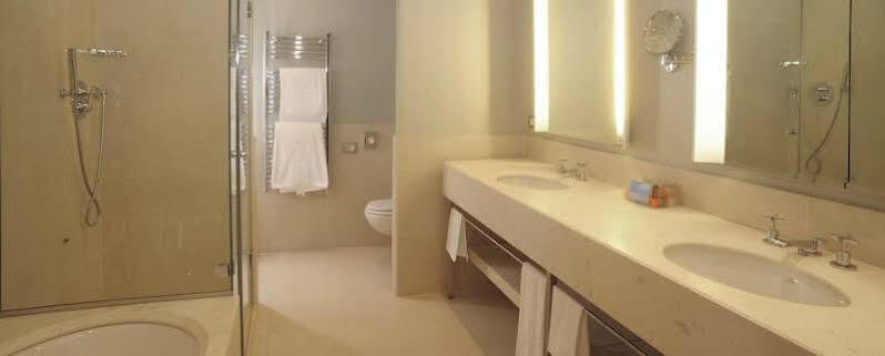 Nh Linate Hotel Peschiera Borromeo Bagian luar foto