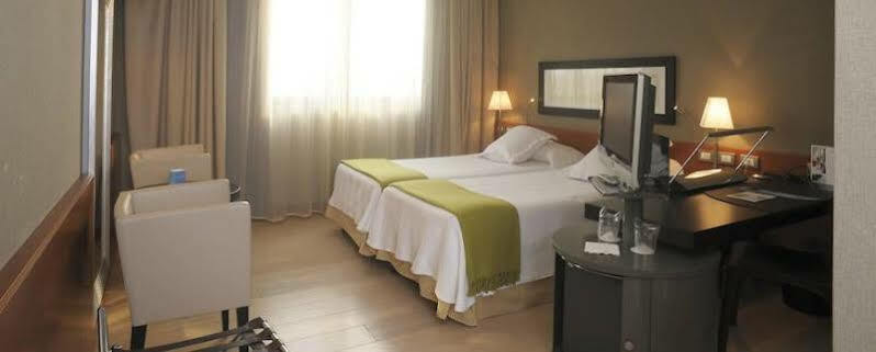 Nh Linate Hotel Peschiera Borromeo Bagian luar foto